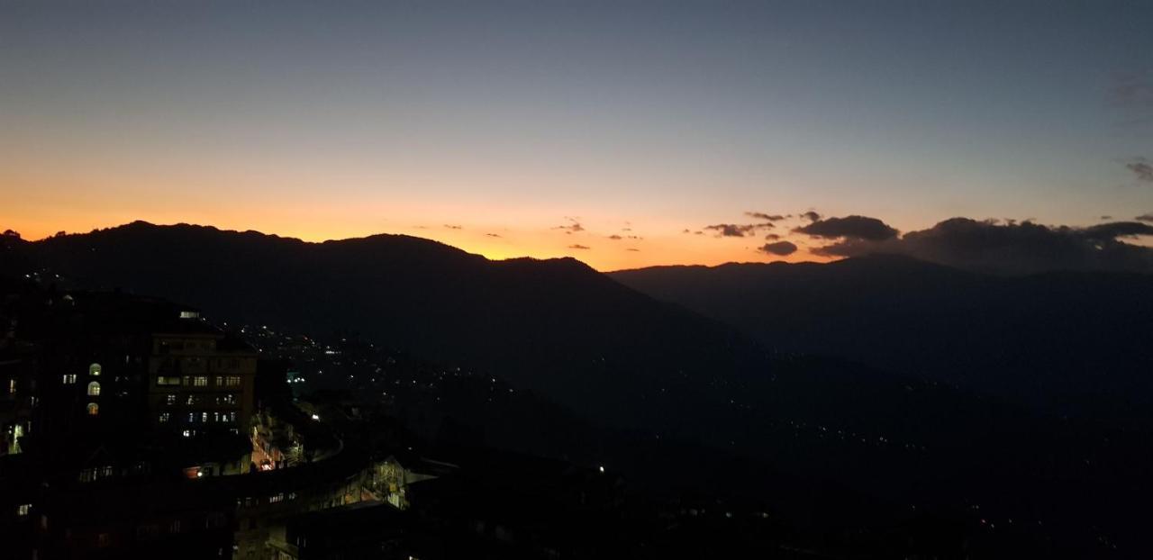 Sanderling Residency & Spa Darjeeling  Exterior photo